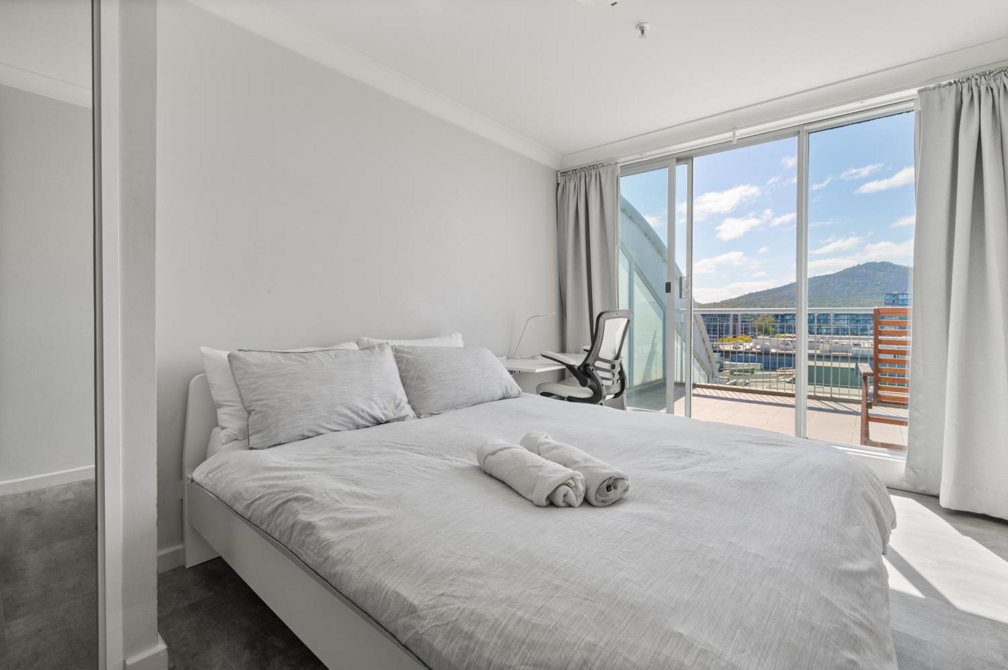 Spacious Ensuite Room In A City Centre Duplex Apartment-2 Κανμπέρα Εξωτερικό φωτογραφία